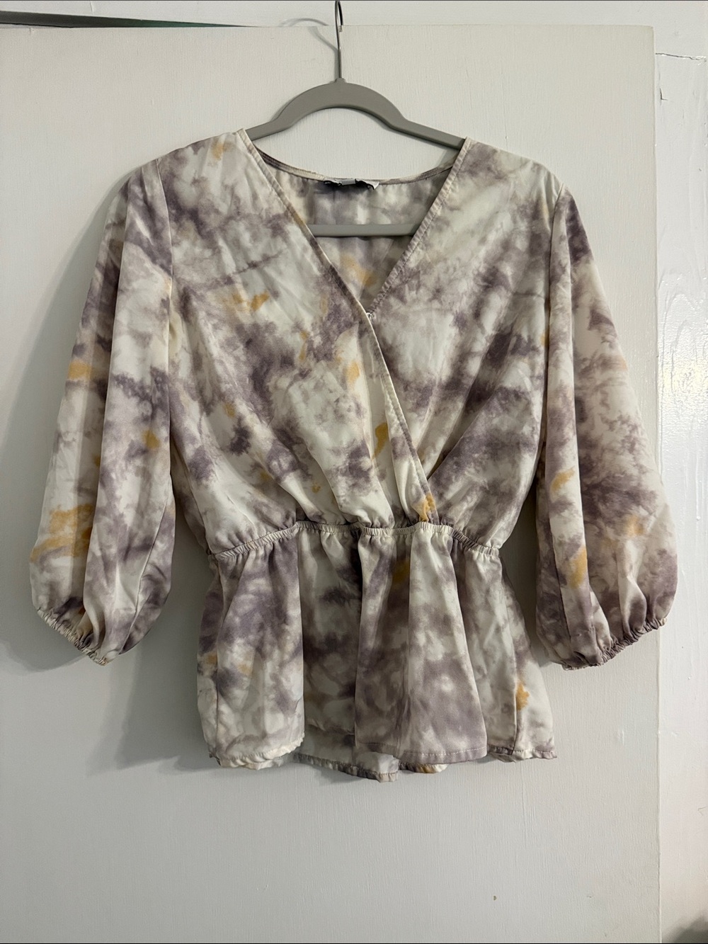 Tie-Dye Wrap Peplum Blouse - Gray & Cream